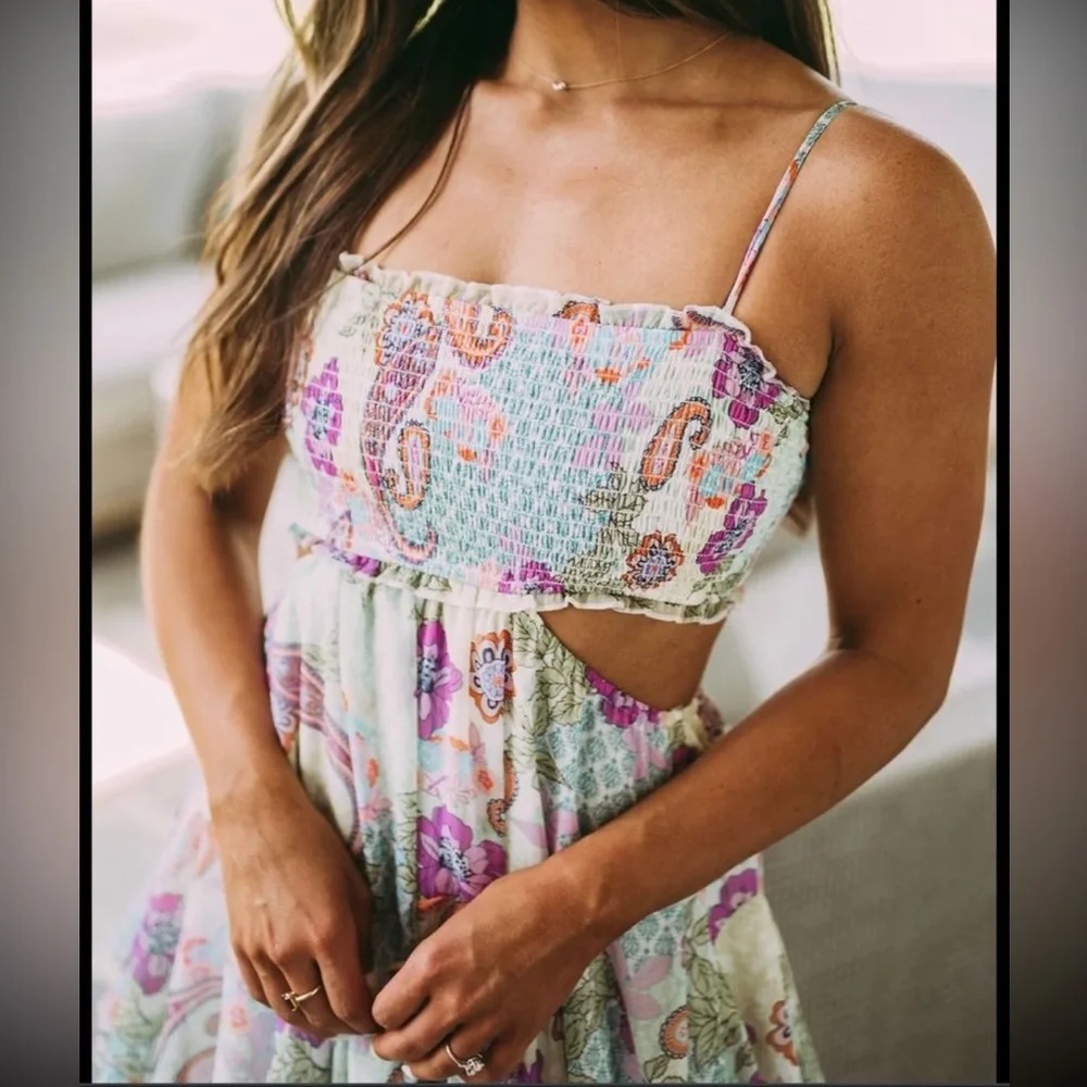 These Three Boutique paisley cut out mini dress - Picture 2 of 7